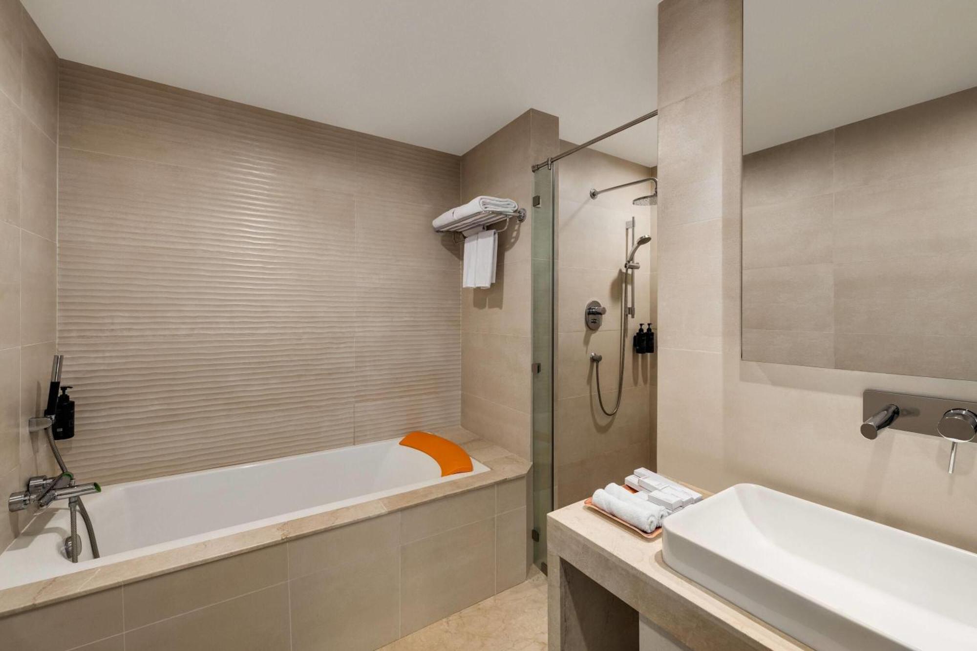 Hotel Ramada By Wyndham Kathmandu Dhumbarahi Extérieur photo